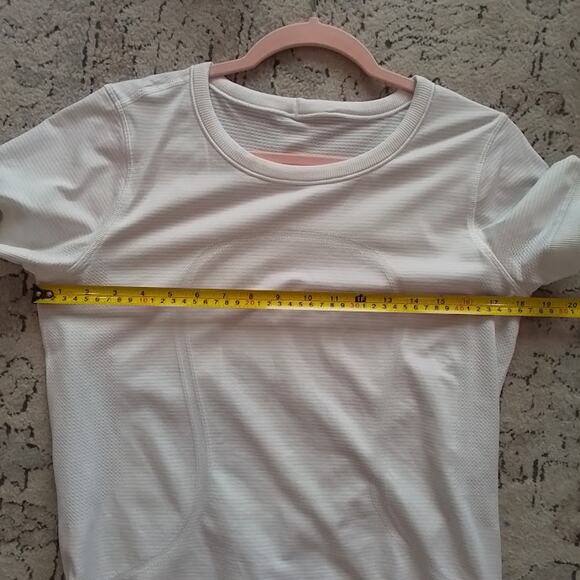 Lululemon Swiftly Tech Short Sleeve Tee White Women’s Size 8 Mesh Seamless - Picture 4 of 4
